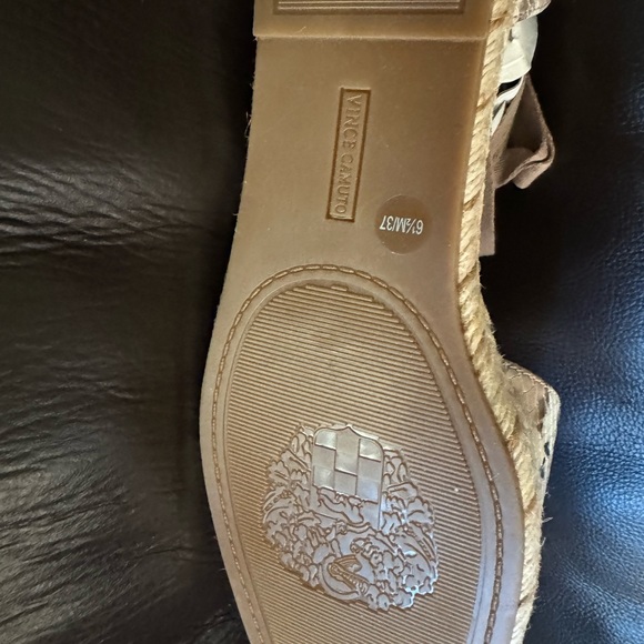 Vince Camuto VC-Jeliany 6 1/2 M snakeskin lace up shoes - Picture 4 of 5